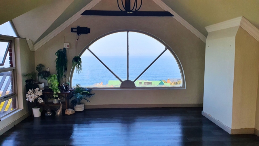 5 Bedroom Property for Sale in Herolds Bay Western Cape
